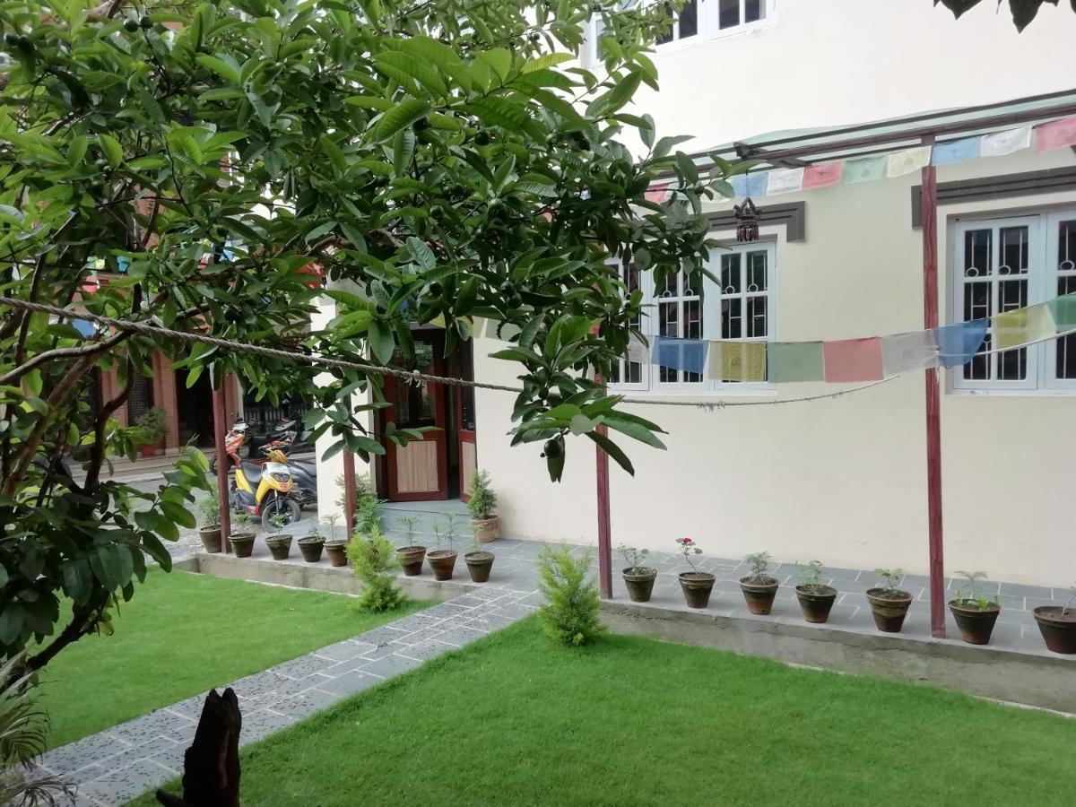 Hotel Chhimeki Kathmandu Bagian luar foto