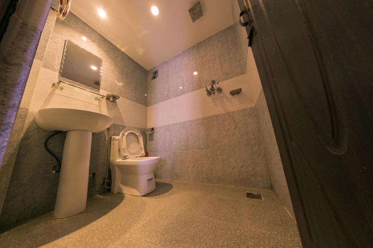 Hotel Chhimeki Kathmandu Bagian luar foto